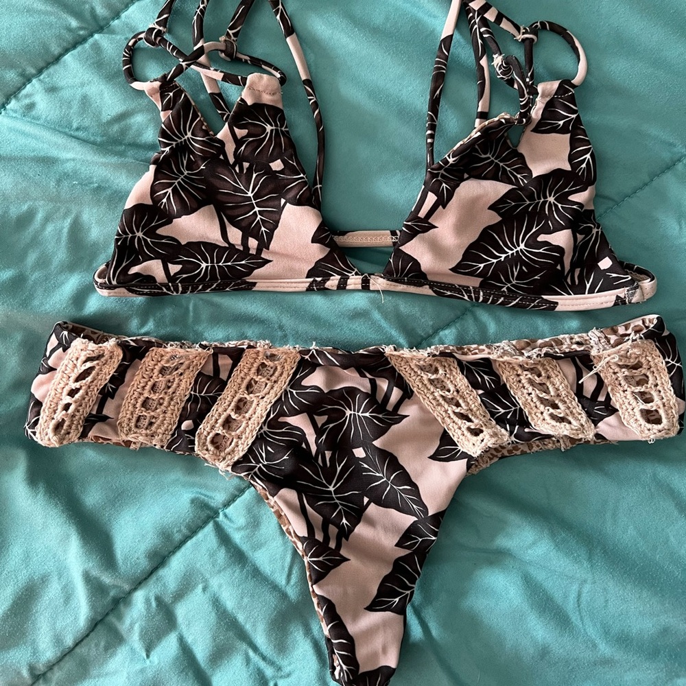 Kalo Leaf Looking Acacia Set